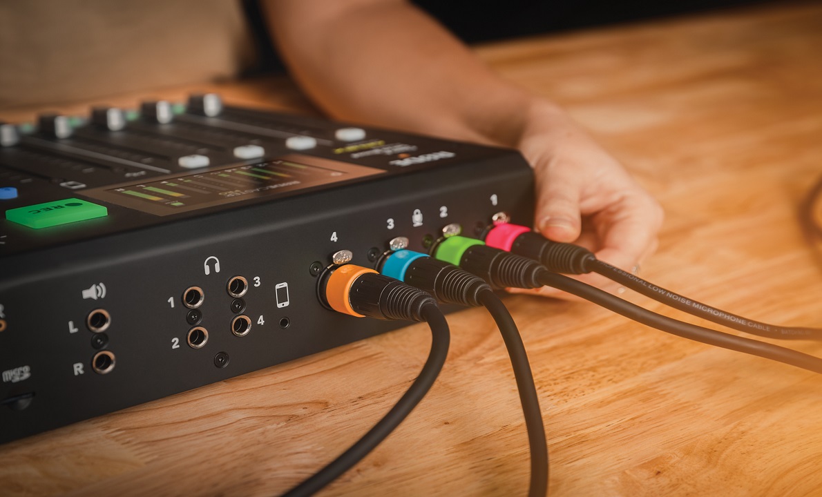 RØDE_XLR-ID_INSITU_DESK_3-QUARTER_RIGHT_CMYK_RGB-修改尺 1190、720.jpg