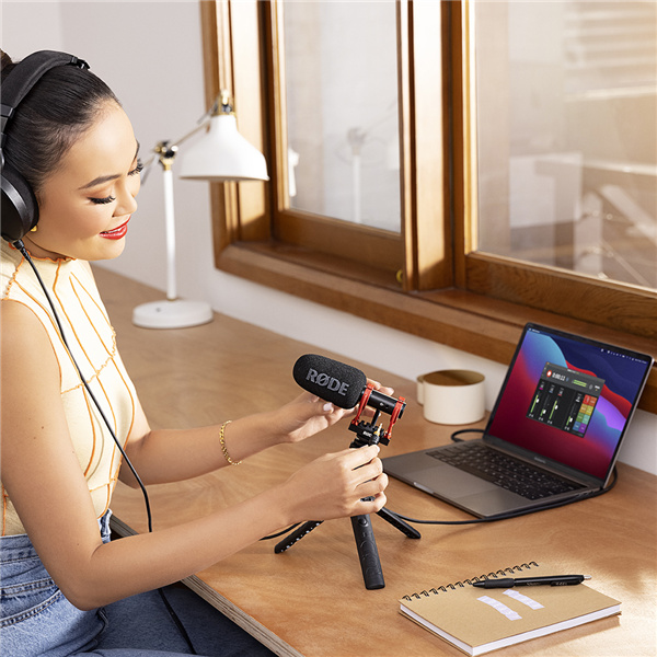 rode-videomic-go-II-tripod-II-insitu-girl-video-call-macbook-window-table-october-2021-1080x1080-rgb.jpg