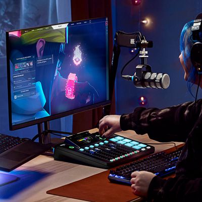 rode-rodecaster-pro-II-gamer-insitu-3-customisability-march-2022-1080x1080-rgb_副本_副本.jpg