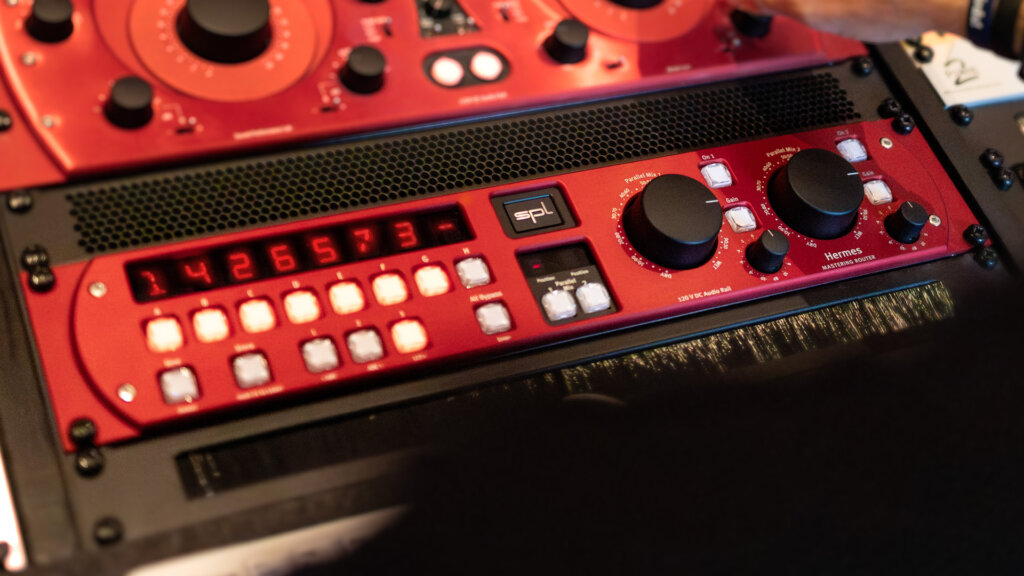 260302_000425_8531.jpg 3.jpg