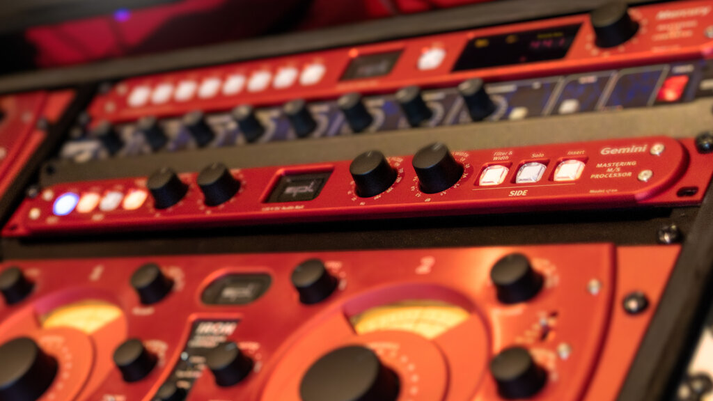 260302_000438_5990.jpg 4.jpg